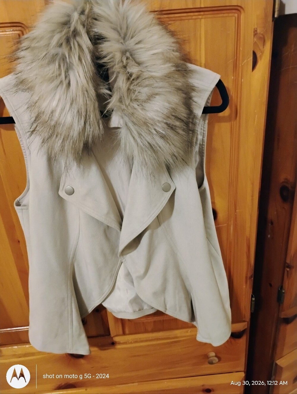 Women's Cream Faux Fur-Collar Vest